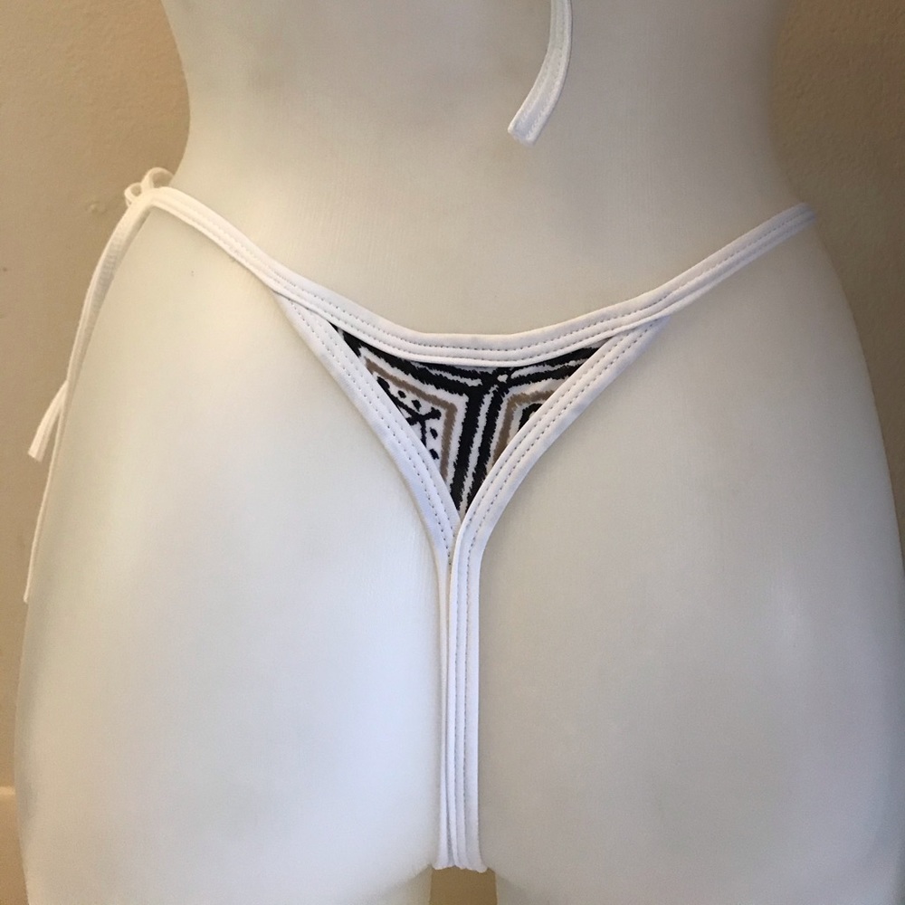 Bikini - Picture 6 of 7